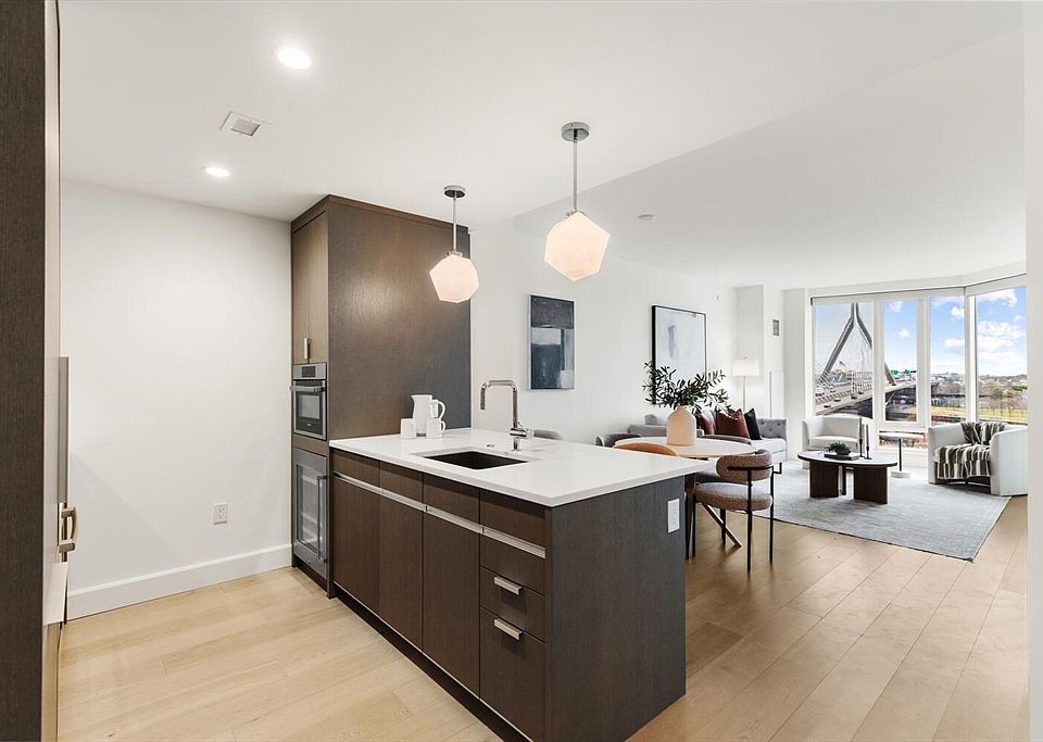 1st image of 100 Lovejoy Wharf Unit 8H