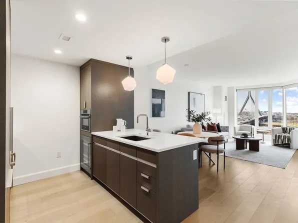 100 Lovejoy Wharf Unit 8H, Boston, MA 02114
