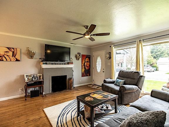 3rd image of 4220 62nd St