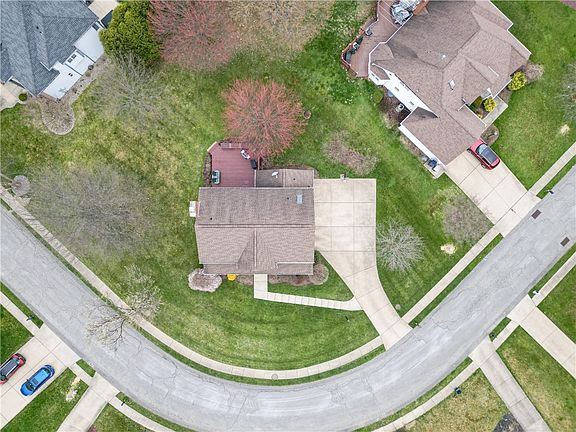 3rd image of 124 Cherrington Dr