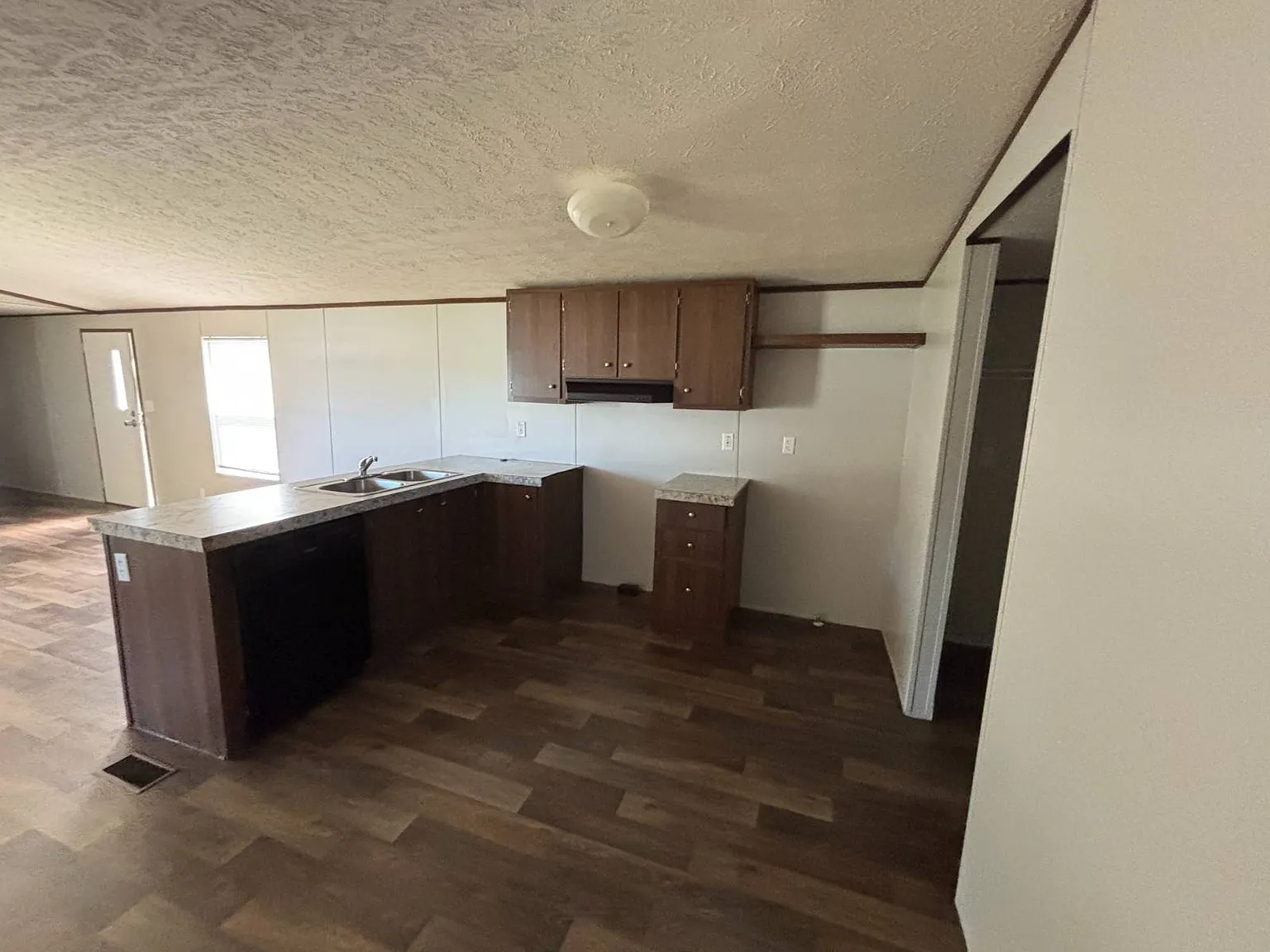 3 bed, 2.0 bath, $1,276 — Photo 3