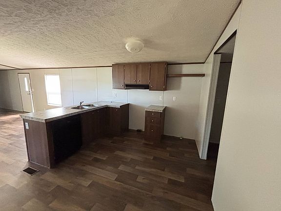 3rd image of 105 Exter Dr #21