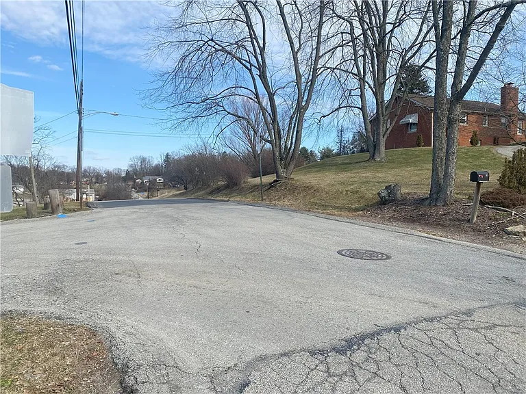 1025 Logan Rd — Photo 33