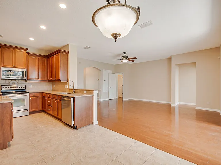 1904 Candlenut Cir — Photo 43