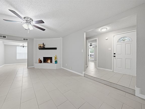 2nd image of 4723 Crest Dr