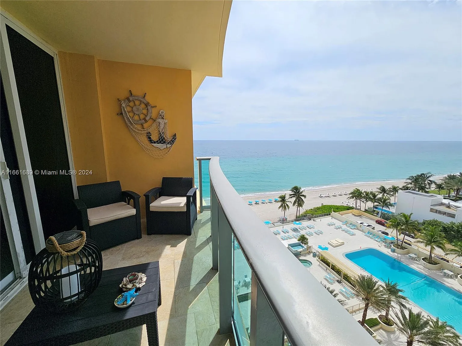 Wave Condo — Photo 1