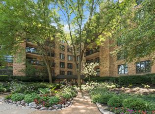 1740 Mission Hills Rd APT 201, Northbrook, IL 60062