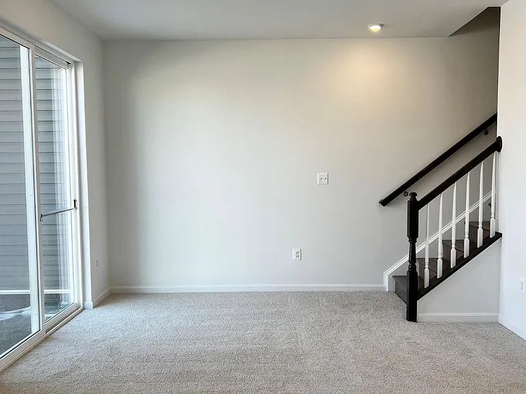 357 Andrew Ct — Photo 5