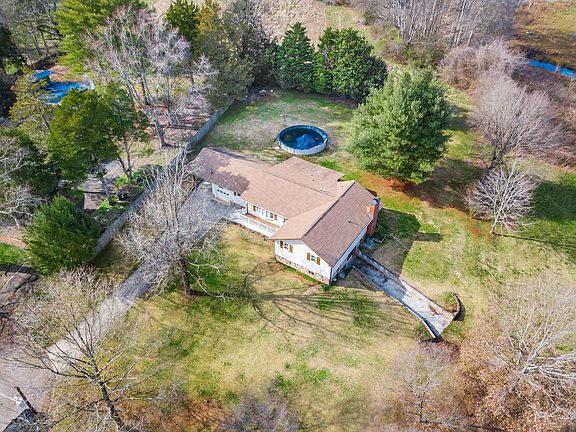 2nd image of 8901 Cedarbrook Ln