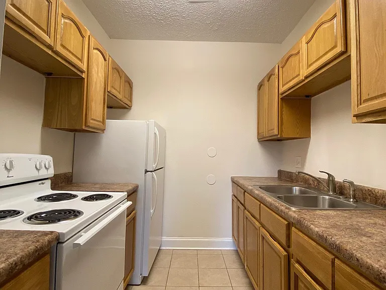 200 W Maple St #2 — Photo 3