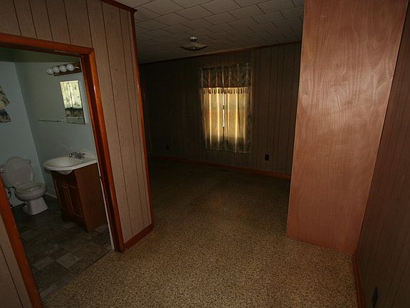 4th image of 500 W South 2nd St