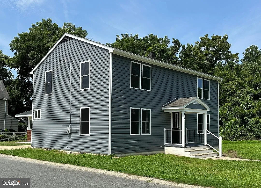 512 Young St photo 1