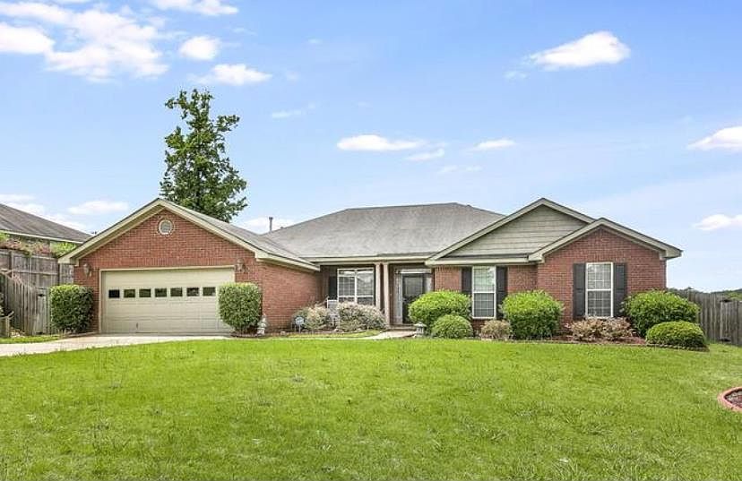 1st image of 704 Oakwood Ct