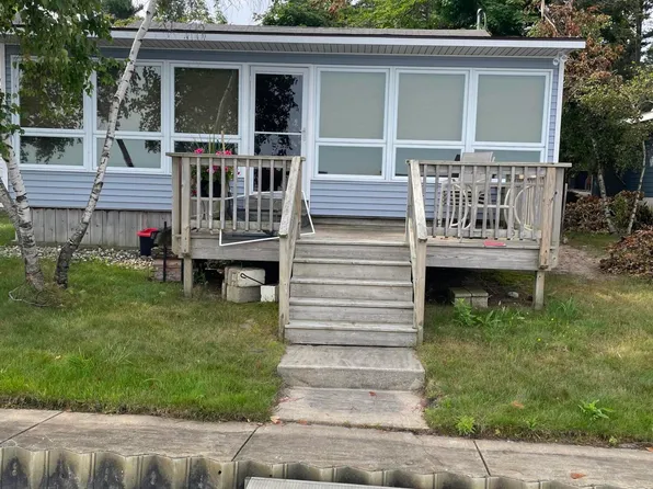 9224 W Silver Lake Rd, Mears, MI 49436