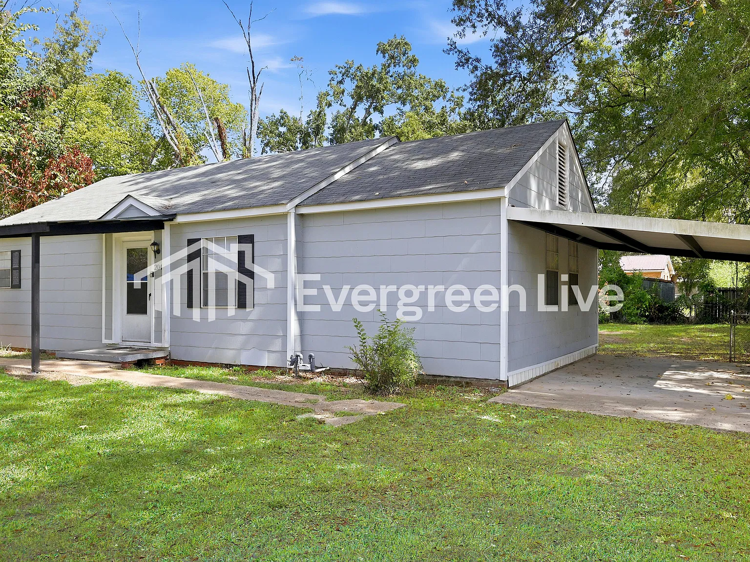 4 bed, 1.0 bath, 1200 sqft, $1,495 — Photo 2