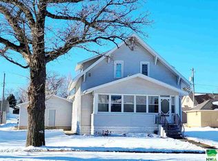 1317 Main St, Hull, IA 51239