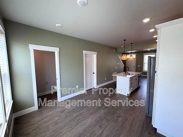 1678 Saint George Blvd — Photo 5