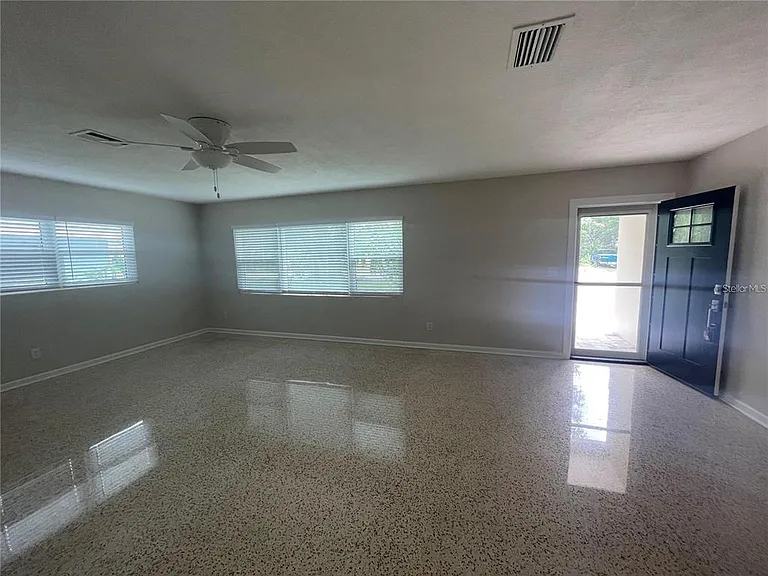 1536 Illinois Rd — Photo 11