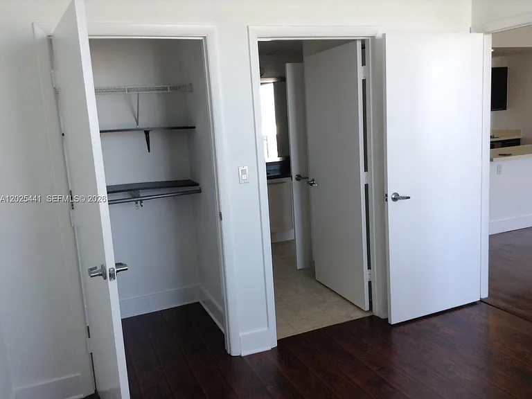 90 SW 3rd St #3708 — Photo 8