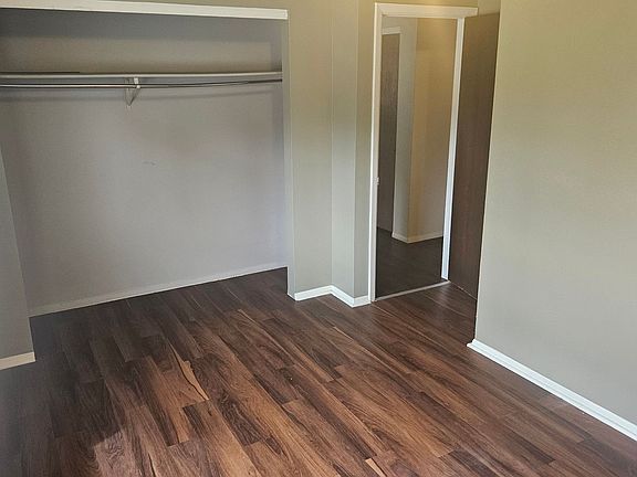 3rd image of 1040 E Prospect Rd