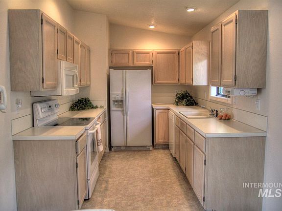 4th image of 8488 Willowdale Dr