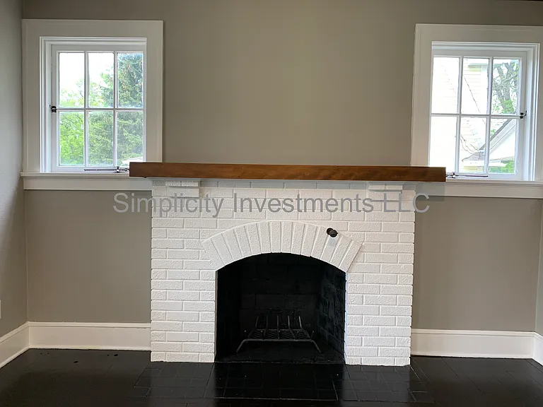 229 18th St NW — Photo 2