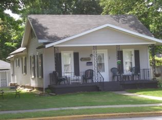 120 8th St, Baraboo, WI 53913