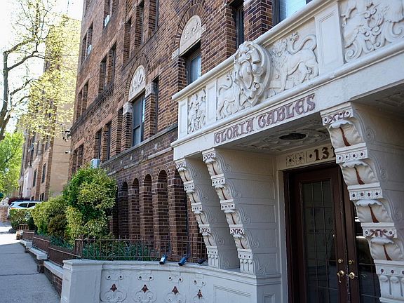 5th image of 131 Kensington Ave APT L3