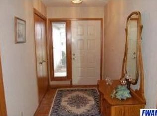 22010 Sunview Dr, Woodburn, IN 46797