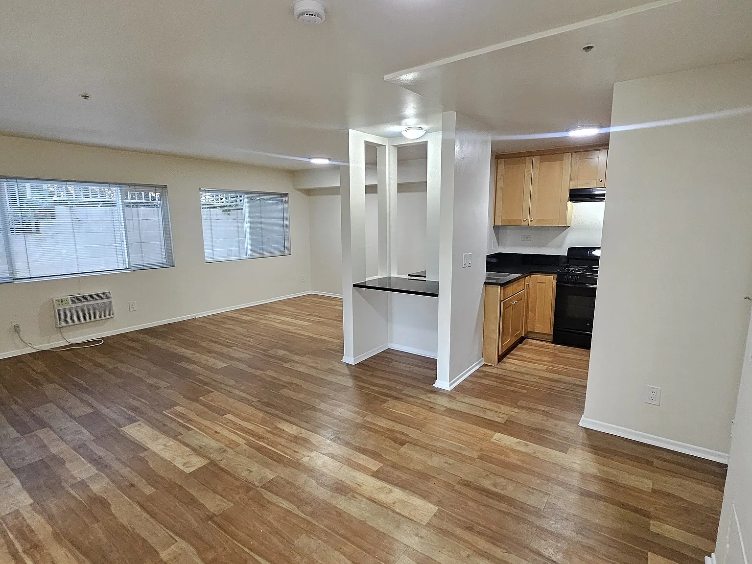2 bed, 700 sqft, $2,350 — Photo 2