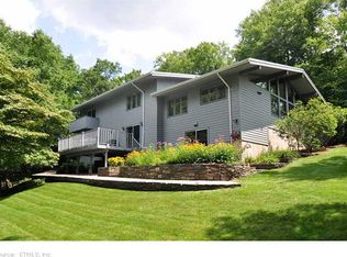 30 Mountain Ln, Farmington, CT 06032