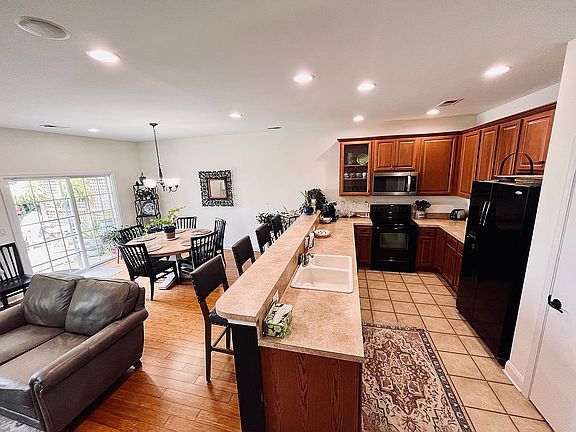 Open kitchen/dining area