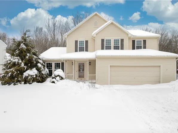 81 Chaucer Cir, Baldwinsville, NY 13027