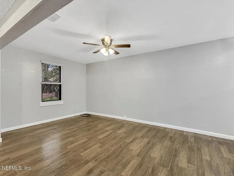 1722 W 30th St — Photo 11