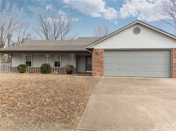 1003 N 26th St, Rogers, AR 72756