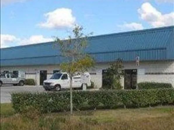 7211 21st St E, Sarasota, FL 34243