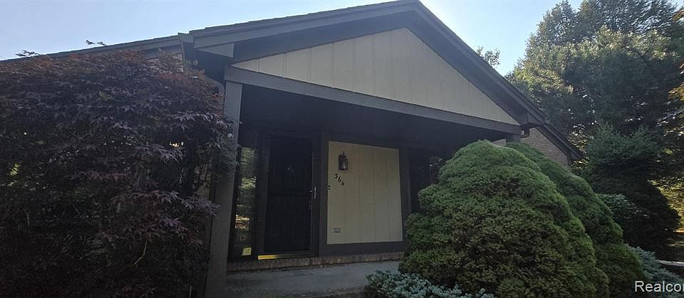 1st image of 364 Meadow Bridge Dr