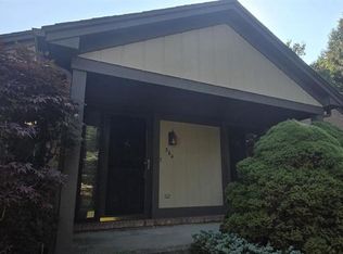 364 Meadow Bridge Dr, Rochester, MI 48307