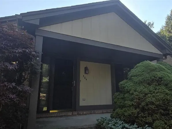 364 Meadow Bridge Dr, Rochester, MI 48307
