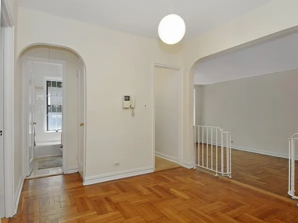 225 West 25th Street image 1 of 4