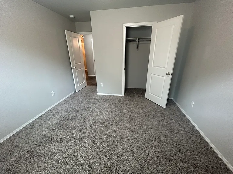 1502 E Utica Pl — Photo 33