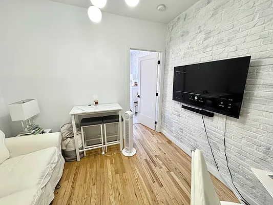 Rented by J PRESTON AND ASSOCIATES INC | media 3