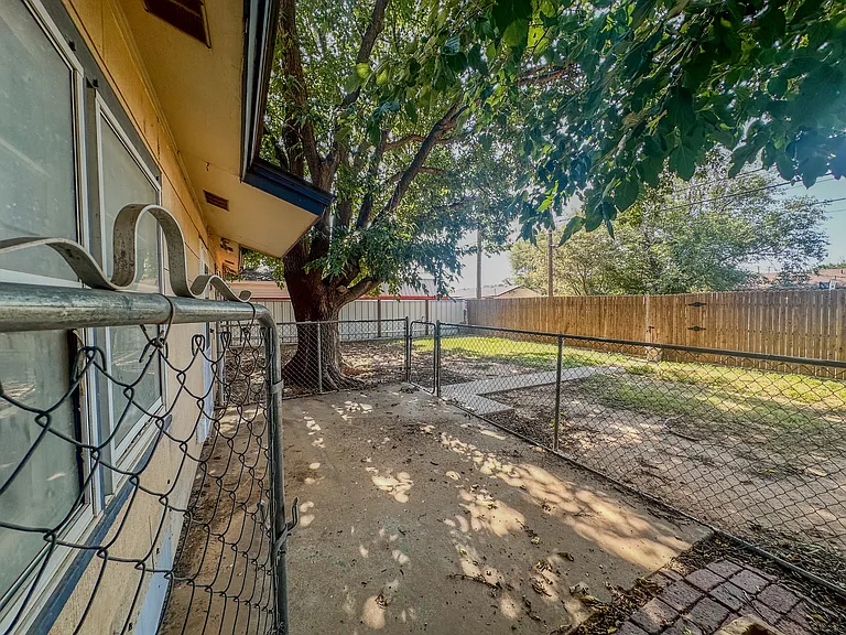 5011 52nd St — Photo 19