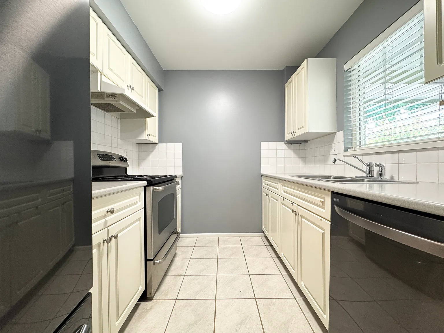 2 bed, 1345 sqft, $2,700 — Photo 4