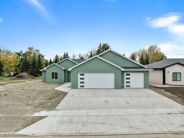 3804 45th St SE, Minot, ND 58701