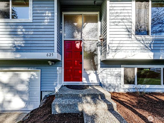 2nd image of 625 215th Street SW