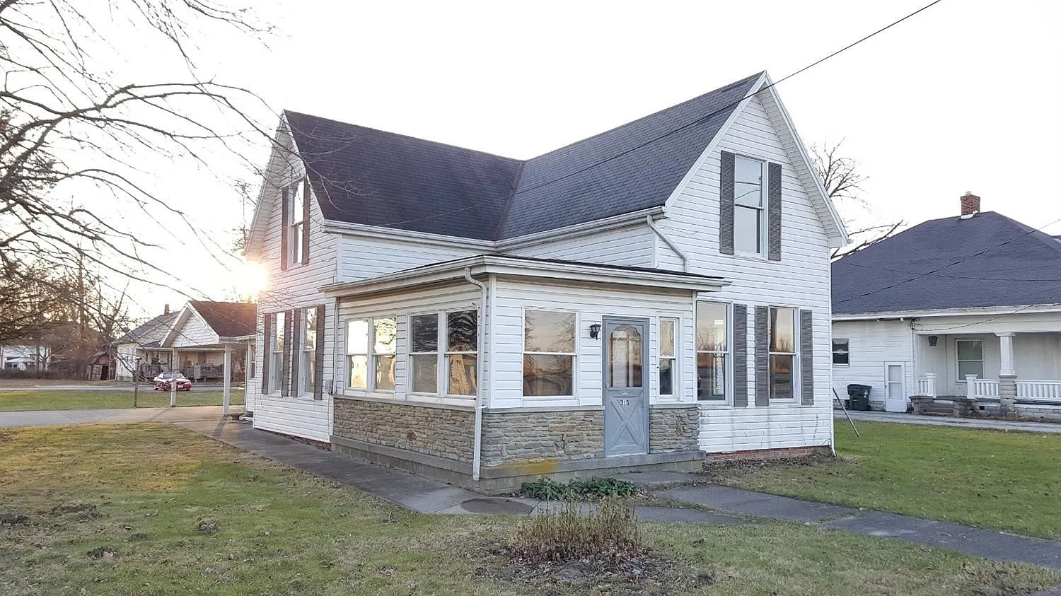 313 W Washington St photo 1
