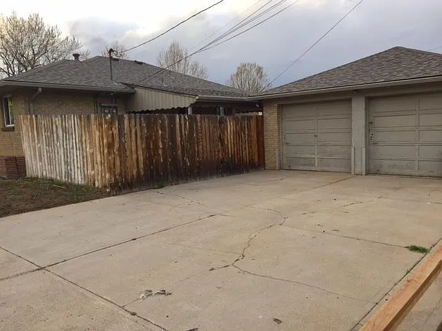 Driveway & 1 Car Garage - automatic door opener