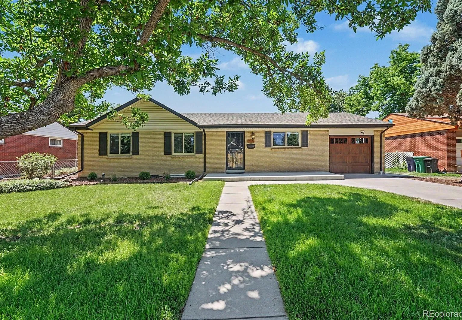 4 bed, 3.0 bath, 2324 sqft, $2,900 — Photo 2