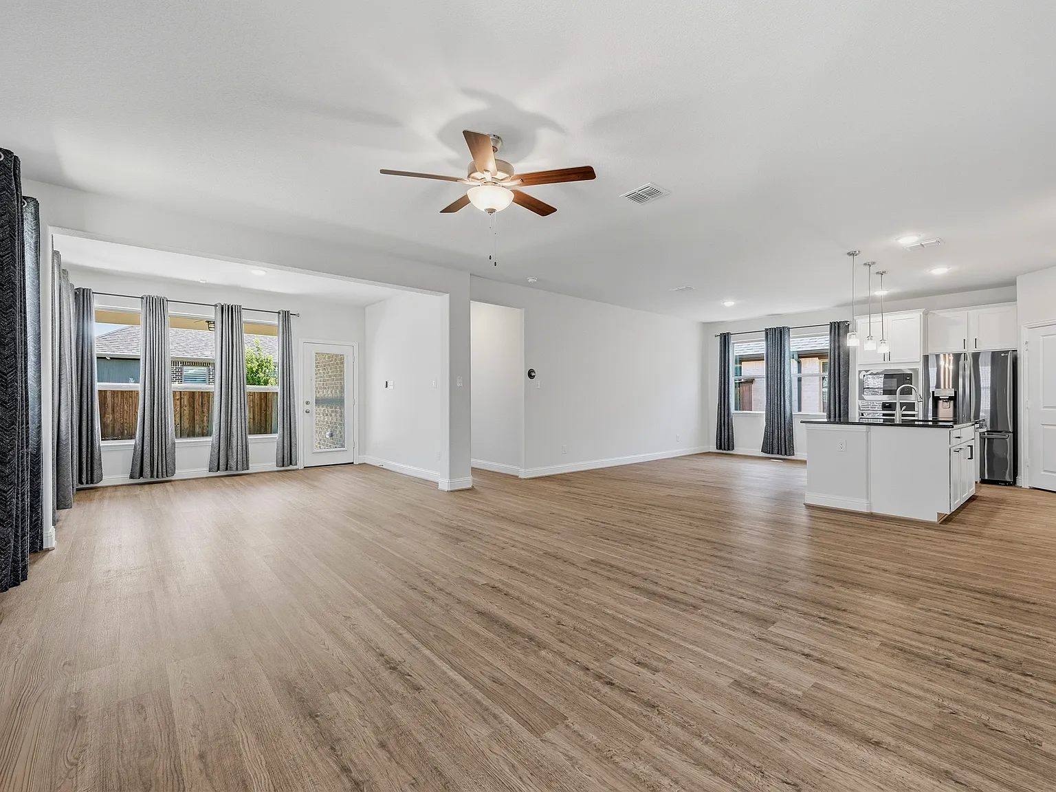 2 bed, 1677 sqft, $2,700 — Photo 4